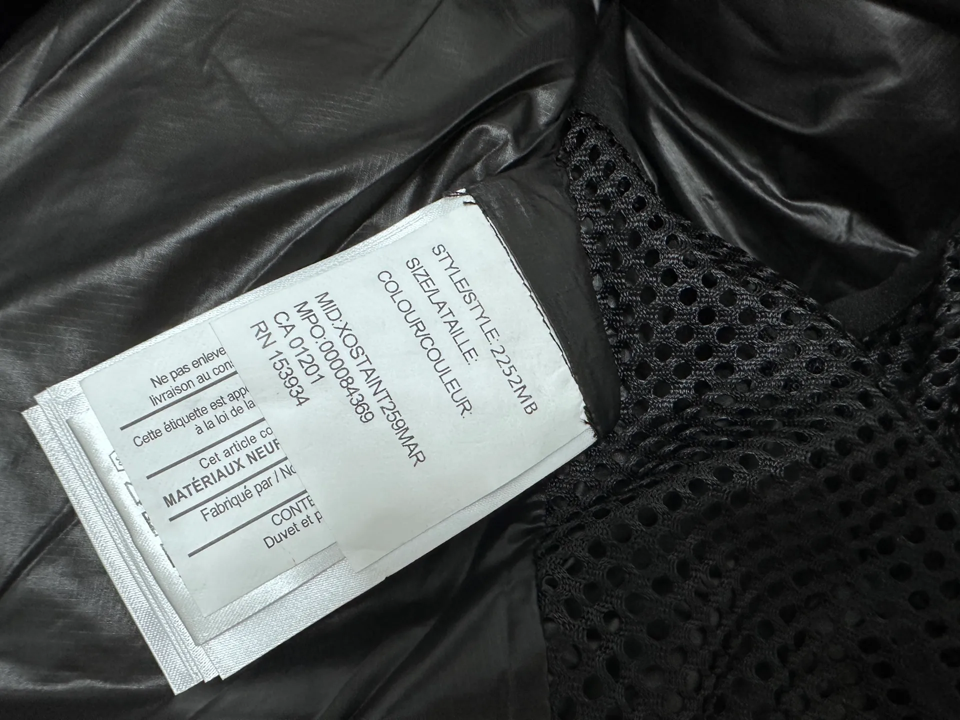P780 [𝘾𝘼𝙉𝘼𝘿𝘼 𝙂𝙊𝙊𝙎𝙀] Canada Goose's limited new Crofton puff down jacket, top version, ceiling level Crofton soft loaf, 2024 latest style, cold protection effect up to level 4, using recycled Feather-Light tear-resistant fabric, ultra-light, no weight on the upper body at all! The unique black label highlights your temperament‼ ️ Canada Goose, a Canadian brand, has always been recognized as the warmest down jacket. Various Instagram celebrities, Internet celebrities, and celebrities often wear it for street photos. I make Canada Goose every year, but I still can't get rid of my love for it. No matter how cold the days are, there is no need to be afraid, because there is! Filled with 90% white duck down, it is the legendary warmest down jacket and is known as a must-have for Arctic outdoor sports! The most popular down jacket in the world, celebrities are rushing to buy it, it is a must-have!  Size: S~XXL
